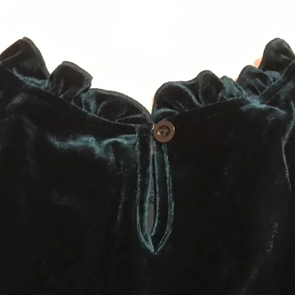 Green velvet long sleeved top embellished with ruffles at wrists & collar (L) - Picture 14 of 16
